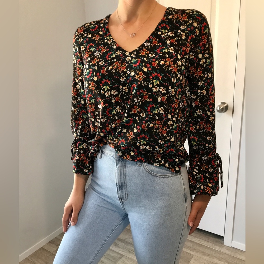 🌺 Floral 3/4 bell sleeve blouse